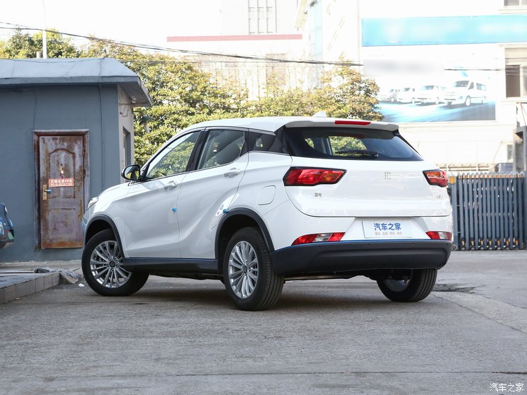 赛力斯蓝电 蓝电E3 2023款 405km 舒适版 赛力斯蓝电 蓝电E3 2023款 405km 舒适版