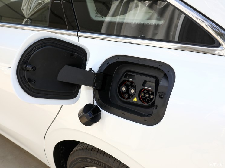 上汽集团 荣威D7 2023款 EV 610km 后驱旗舰版 上汽集团 荣威D7 2023款 EV 610km 后驱旗舰版