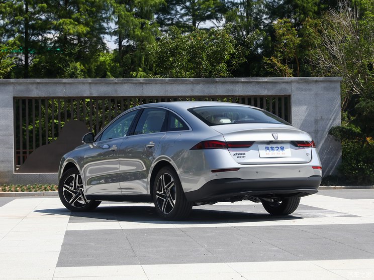 上汽集团 荣威D7 2023款 DMH 125km 旗舰版 上汽集团 荣威D7 2023款 DMH 125km 旗舰版