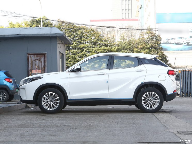 赛力斯蓝电 蓝电E3 2023款 405km 舒适版 赛力斯蓝电 蓝电E3 2023款 405km 舒适版