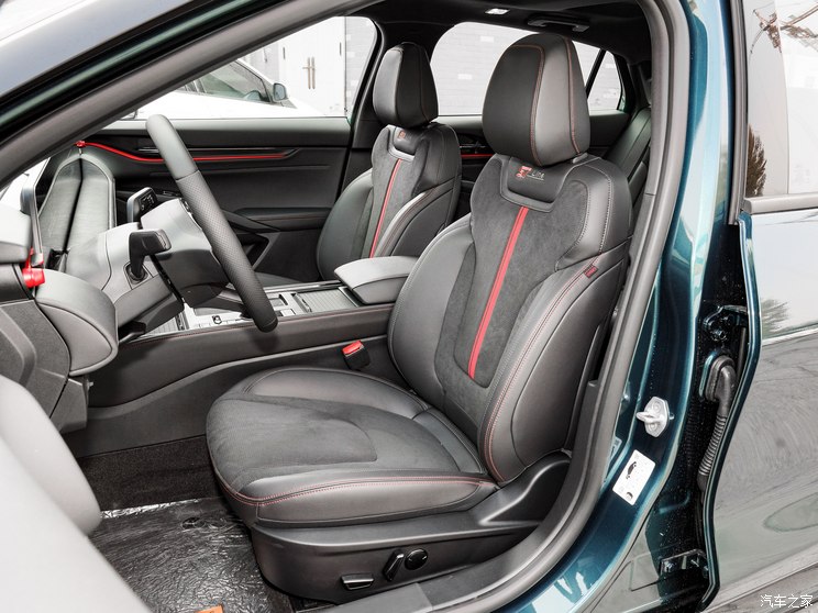 长安福特 蒙迪欧 2023款 1.5T 混动版 长安福特 蒙迪欧 2023款 1.5T 混动版