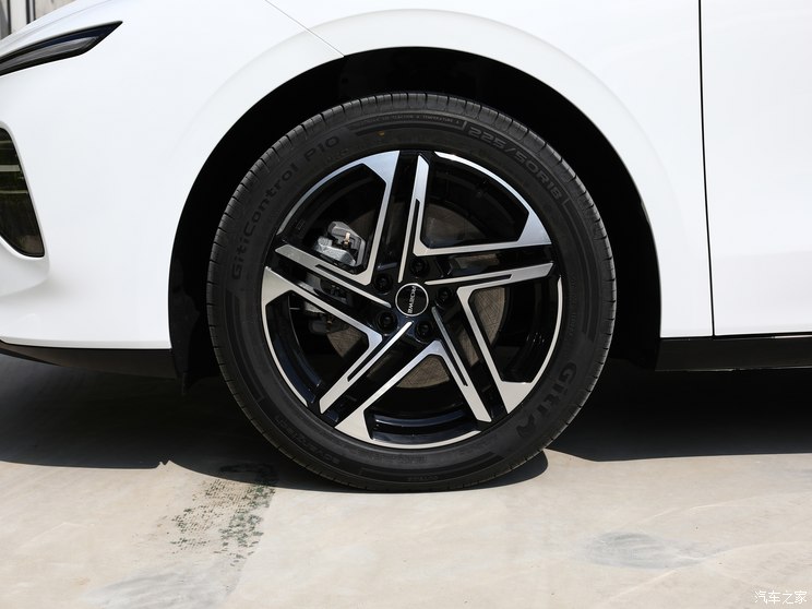 上汽集团 荣威D7 2023款 EV 610km 后驱旗舰版 上汽集团 荣威D7 2023款 EV 610km 后驱旗舰版