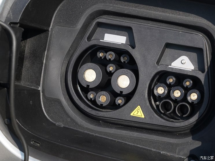 上汽集团 荣威D7 2023款 DMH 125km 旗舰版 上汽集团 荣威D7 2023款 DMH 125km 旗舰版