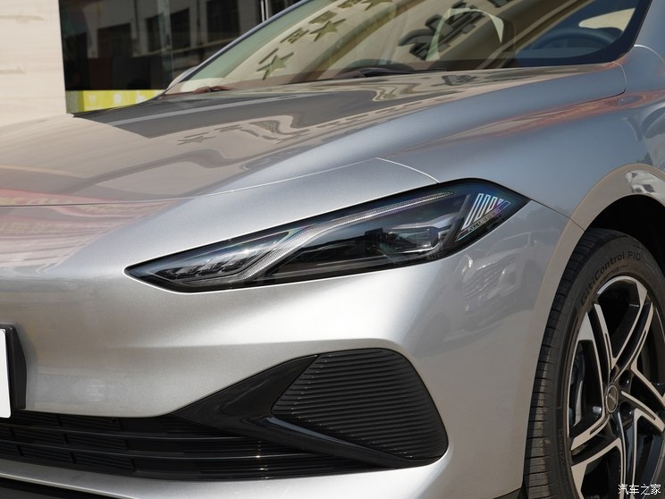 上汽集团 荣威D7 2023款 DMH 125km 旗舰版 上汽集团 荣威D7 2023款 DMH 125km 旗舰版