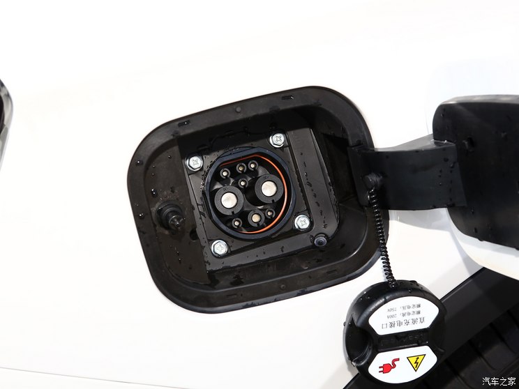 赛力斯蓝电 蓝电E3 2023款 405km 舒适版 赛力斯蓝电 蓝电E3 2023款 405km 舒适版