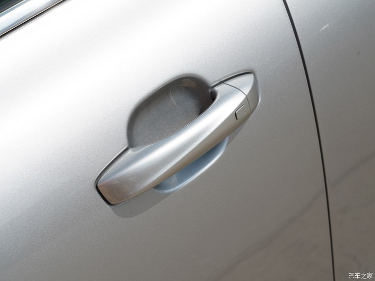 上汽集团 荣威D7 2023款 DMH 125km 旗舰版 上汽集团 荣威D7 2023款 DMH 125km 旗舰版