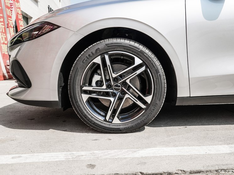 上汽集团 荣威D7 2023款 DMH 125km 旗舰版 上汽集团 荣威D7 2023款 DMH 125km 旗舰版