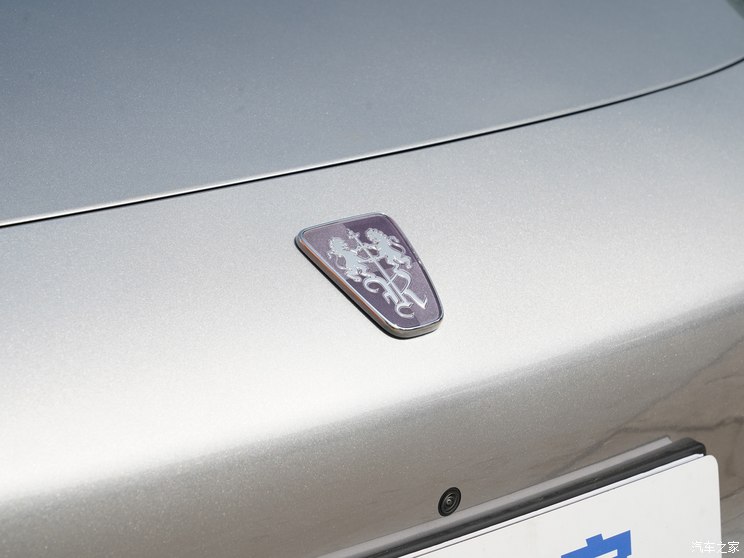 上汽集团 荣威D7 2023款 DMH 125km 旗舰版 上汽集团 荣威D7 2023款 DMH 125km 旗舰版