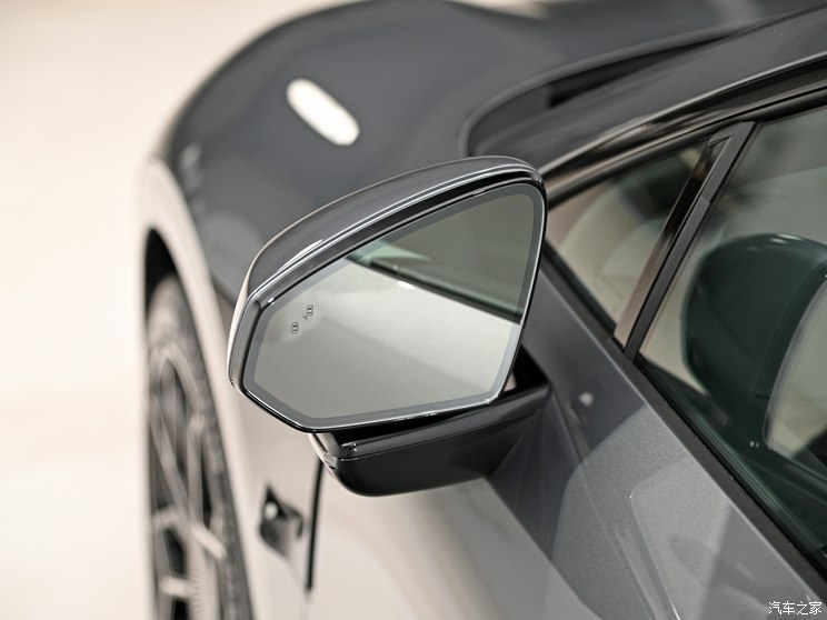 极氪 极氪007 2024款 双电机 三元锂 极氪 极氪007 2024款 双电机 三元锂