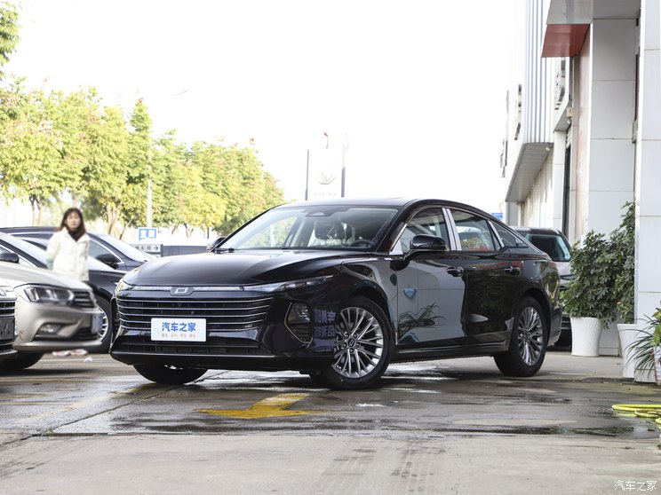 一汽奔腾 奔腾B70 2024款 2.0T 一汽奔腾 奔腾B70 2024款 2.0T