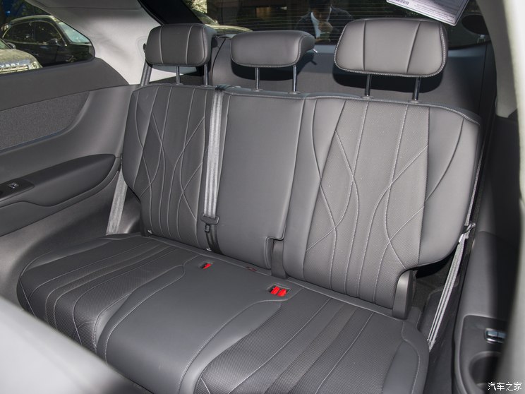 小鹏汽车 小鹏X9 2023款 前驱 磷酸铁锂 小鹏汽车 小鹏X9 2023款 前驱 磷酸铁锂