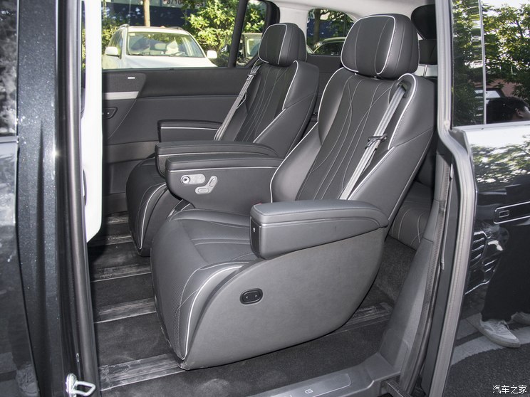 小鹏汽车 小鹏X9 2023款 前驱 磷酸铁锂 小鹏汽车 小鹏X9 2023款 前驱 磷酸铁锂