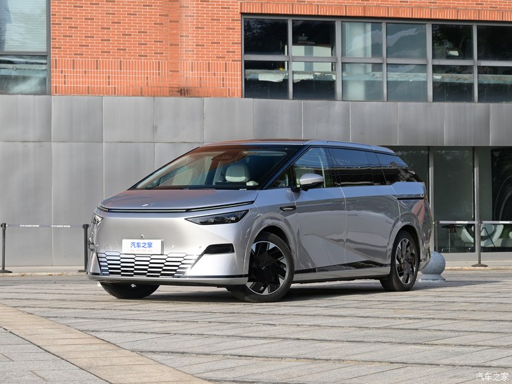 小鹏汽车 小鹏X9 2023款 前驱 三元锂 小鹏汽车 小鹏X9 2023款 前驱 三元锂