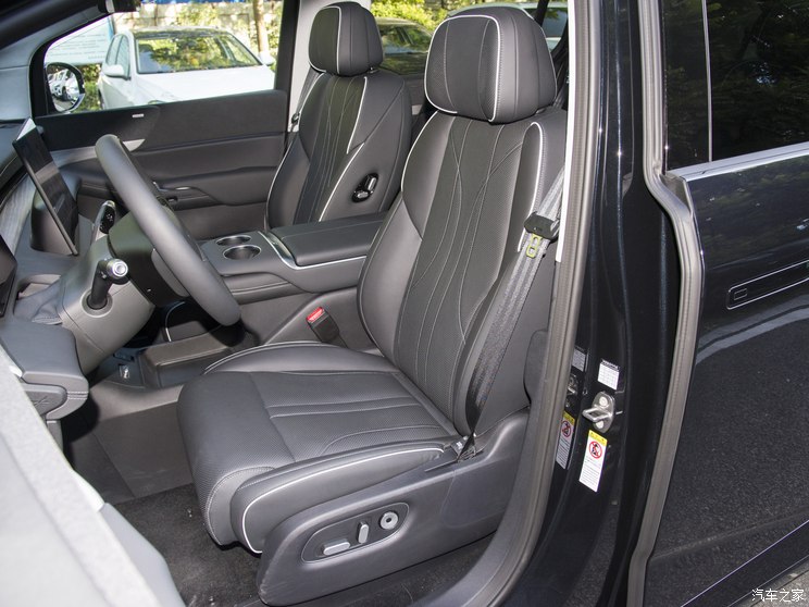 小鹏汽车 小鹏X9 2023款 前驱 磷酸铁锂 小鹏汽车 小鹏X9 2023款 前驱 磷酸铁锂