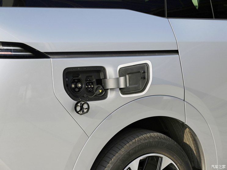 小鹏汽车 小鹏X9 2023款 前驱 三元锂 小鹏汽车 小鹏X9 2023款 前驱 三元锂