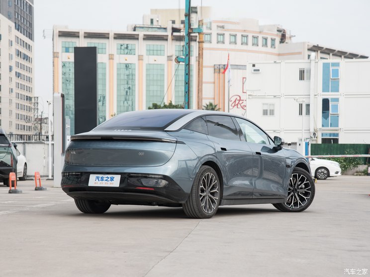 极氪 极氪007 2024款 后驱智驾版 100kWh 极氪 极氪007 2024款 后驱智驾版 100kWh