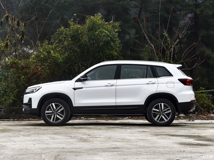 长安汽车 长安CS75 2024款 畅享版 1.5T DCT豪华版 长安汽车 长安CS75 2024款 畅享版 1.5T DCT豪华版