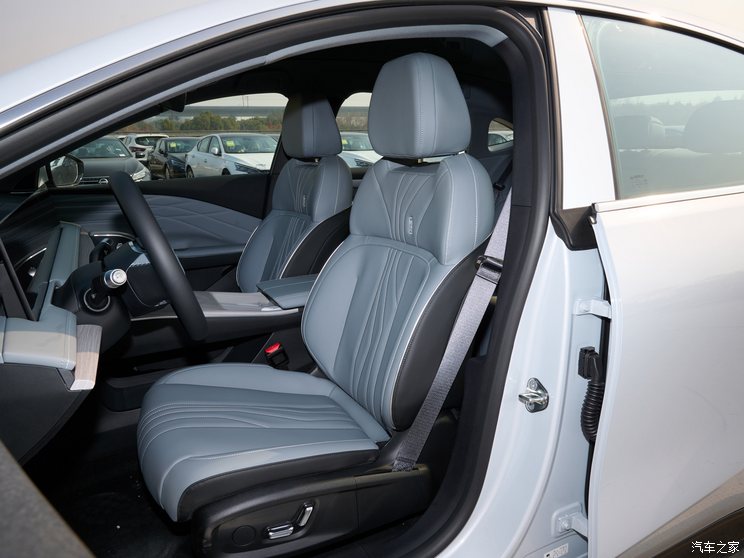 吉利汽车 银河E8 2024款 550km PRO 吉利汽车 银河E8 2024款 550km PRO