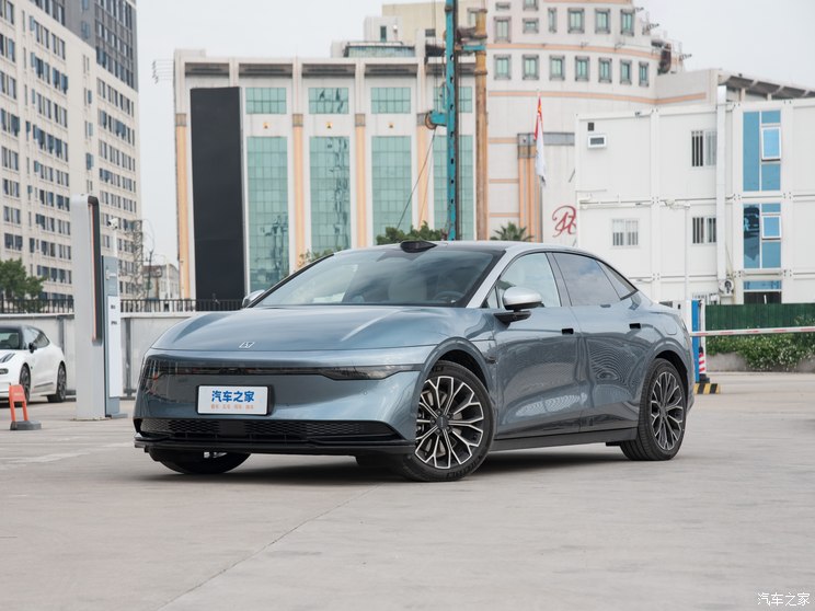 极氪 极氪007 2024款 后驱智驾版 100kWh 极氪 极氪007 2024款 后驱智驾版 100kWh