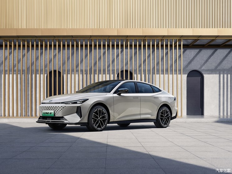 长安汽车 长安UNI-V 2024款 高配版 长安汽车 长安UNI-V 2024款 高配版