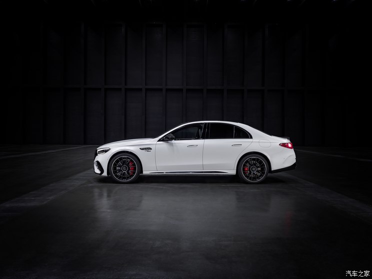 梅赛德斯-AMG 奔驰E级AMG 2024款 AMG E 53 HYBRID 4MATIC+ 梅赛德斯-AMG 奔驰E级AMG 2024款 AMG E 53 HYBRID 4MATIC+