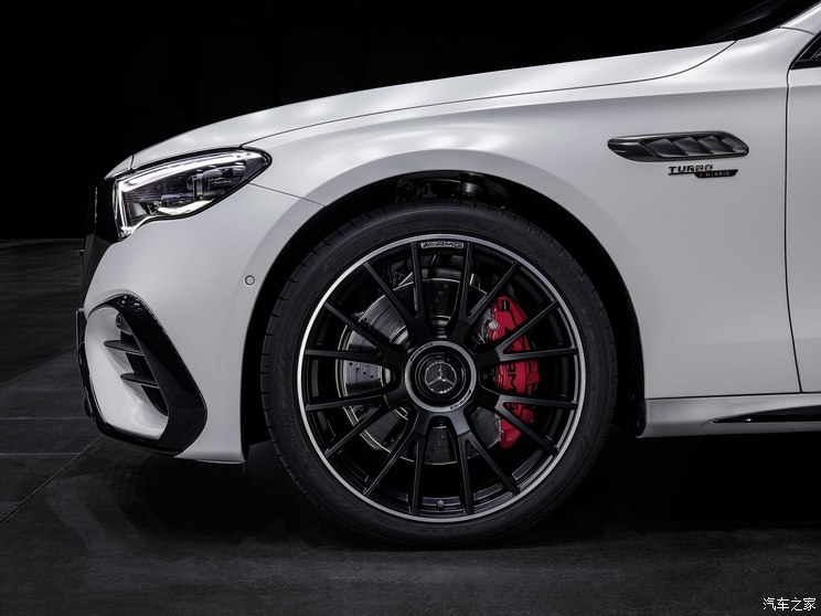 梅赛德斯-AMG 奔驰E级AMG 2024款 AMG E 53 HYBRID 4MATIC+ 梅赛德斯-AMG 奔驰E级AMG 2024款 AMG E 53 HYBRID 4MATIC+