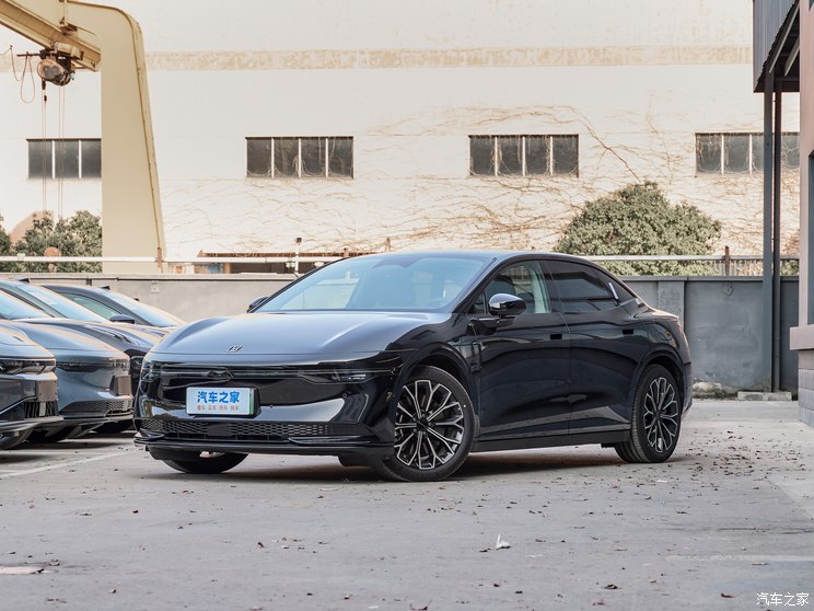 极氪 极氪007 2024款 四驱版 75kWh 极氪 极氪007 2024款 四驱版 75kWh