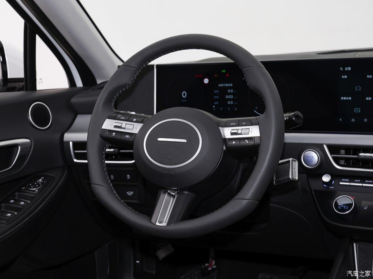 北京现代 索纳塔 2024款 1.5T 高配版 北京现代 索纳塔 2024款 1.5T 高配版