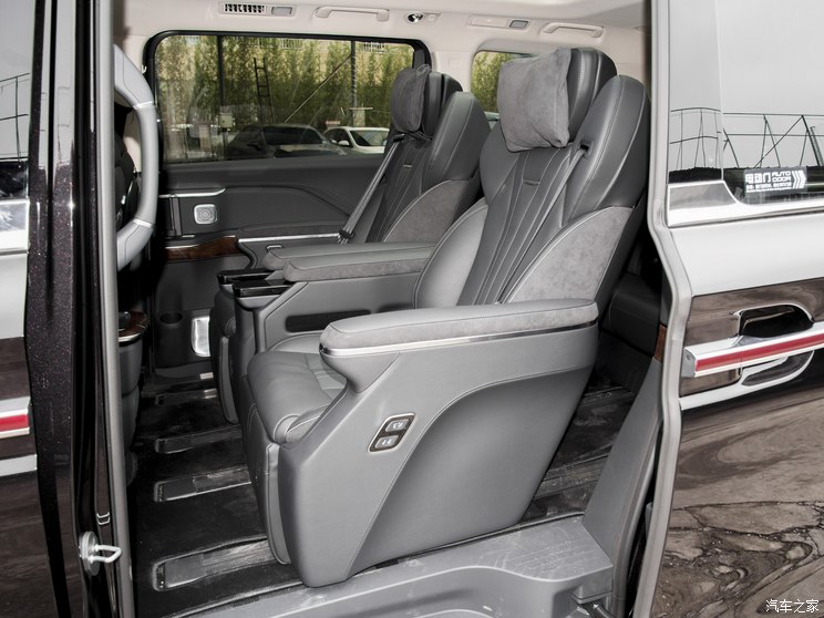 一汽红旗 红旗HQ9 PHEV 2024款 20TD 基本型 一汽红旗 红旗HQ9 PHEV 2024款 20TD 基本型