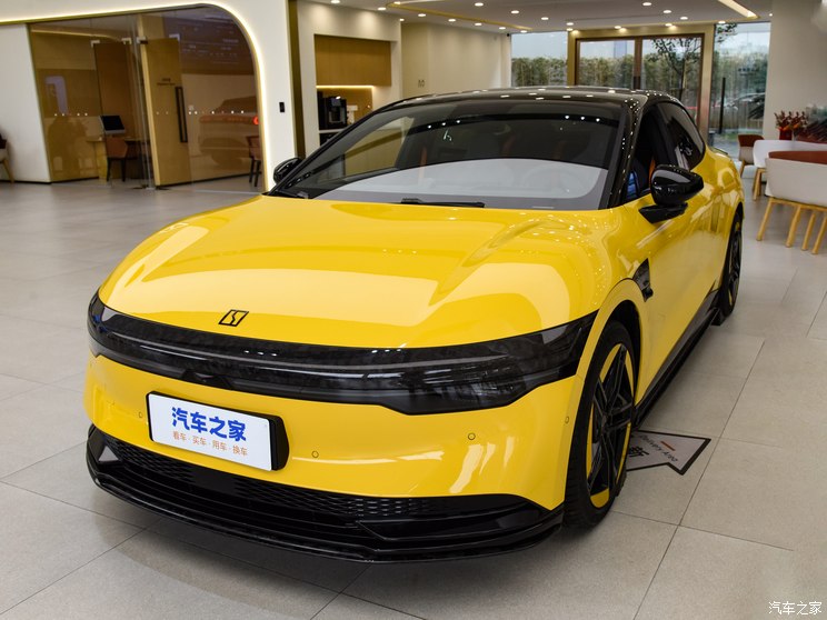 极氪 极氪007 2024款 四驱性能版 100kWh 极氪 极氪007 2024款 四驱性能版 100kWh