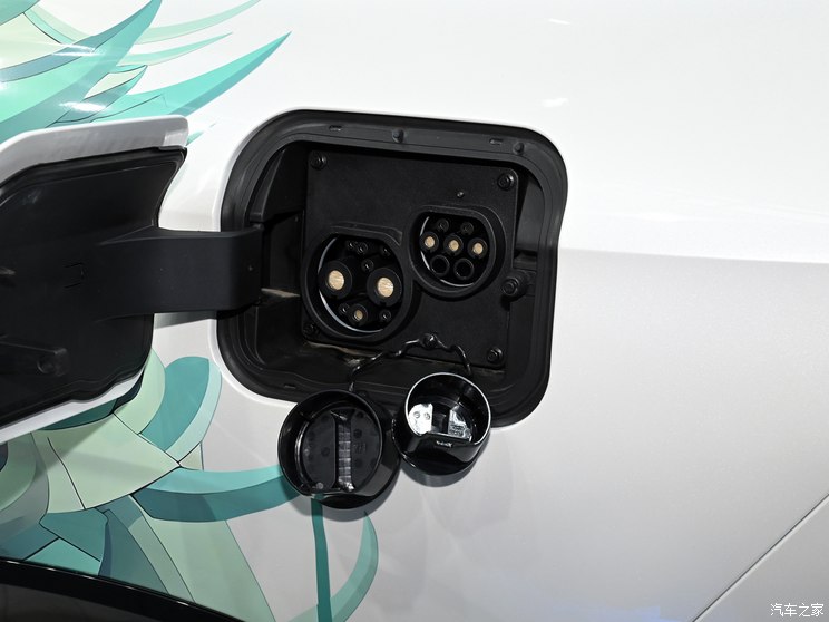 上汽集团 荣威D5X DMH 2024款 1.5T 顶配 上汽集团 荣威D5X DMH 2024款 1.5T 顶配