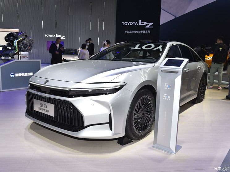 丰田(进口) 皇冠(进口) 2024款 Sedan 丰田(进口) 皇冠(进口) 2024款 Sedan