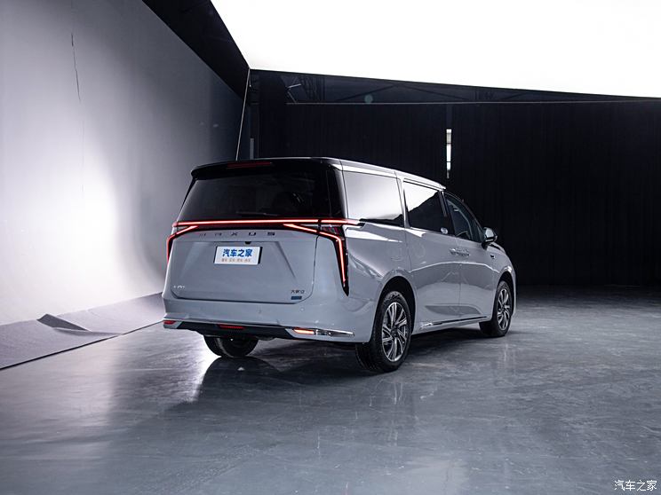 上汽大通 大家9 2024款 超混 长续航森林版 七座 上汽大通 大家9 2024款 超混 长续航森林版 七座