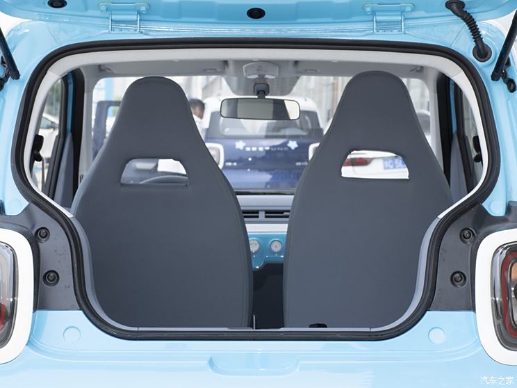 一汽奔腾 奔腾小马 2024款 122km 萌趣马 一汽奔腾 奔腾小马 2024款 122km 萌趣马