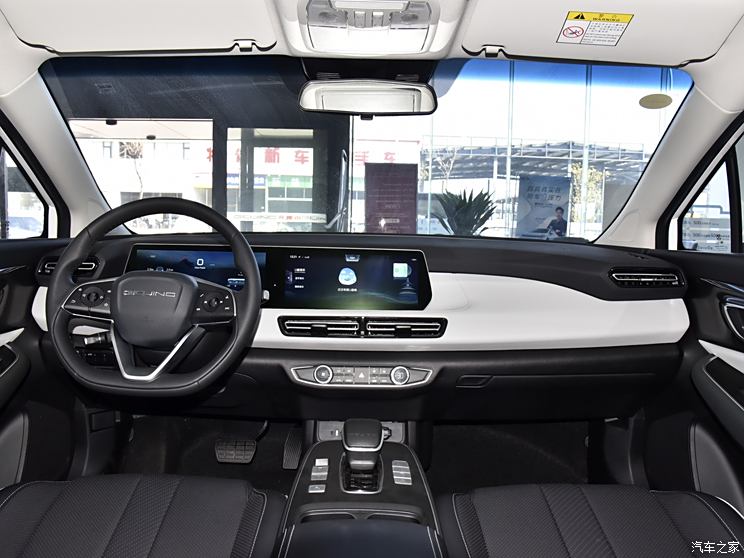 北京汽车 北京EU5 PLUS 2024款 R500 标准出行版 北京汽车 北京EU5 PLUS 2024款 R500 标准出行版