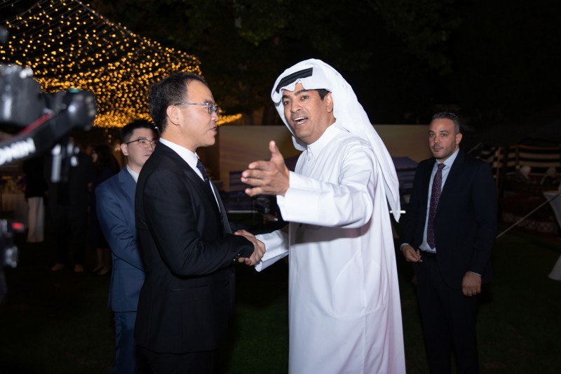 极氪9X驶进卡塔尔大使官邸，40国大使点赞中国豪华-深圳汽车网