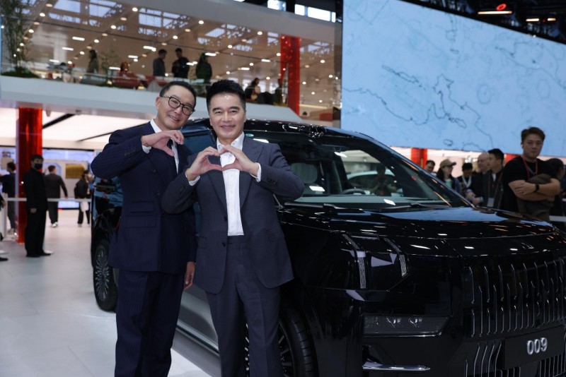 许亚军订极氪9X排大队，吴刚回家商订009！《人民的名义》老戏骨力挺国产豪车-深圳汽车网